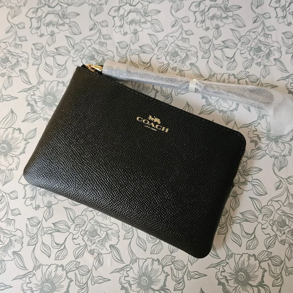 NWT Coach Corner Zip Leather Wristlet | Black